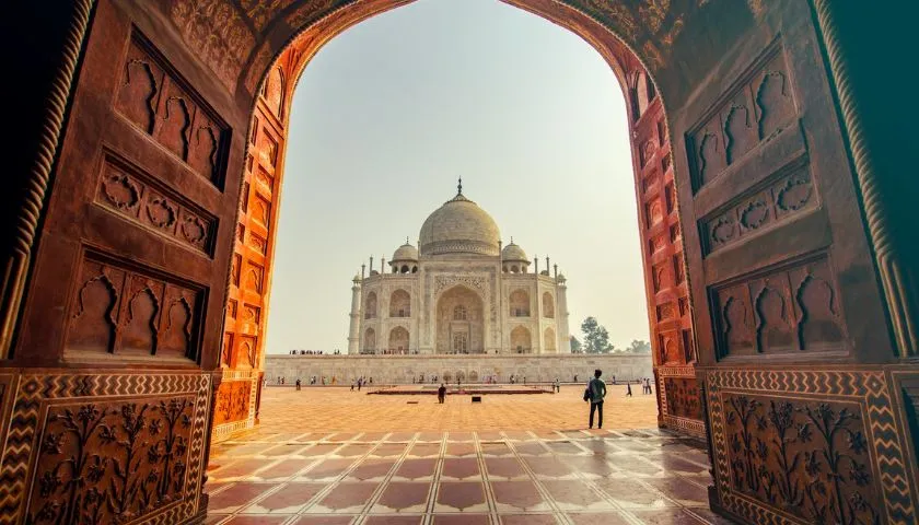 taj-mahal-overnight-tour-from-delhi-by-car